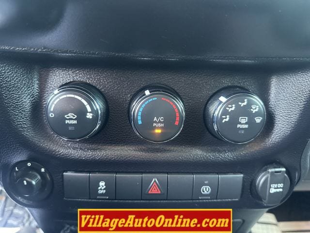 Used 2016 Jeep Wrangler Unlimited Sahara w/ Connectivity Group AWD/4WD image 18