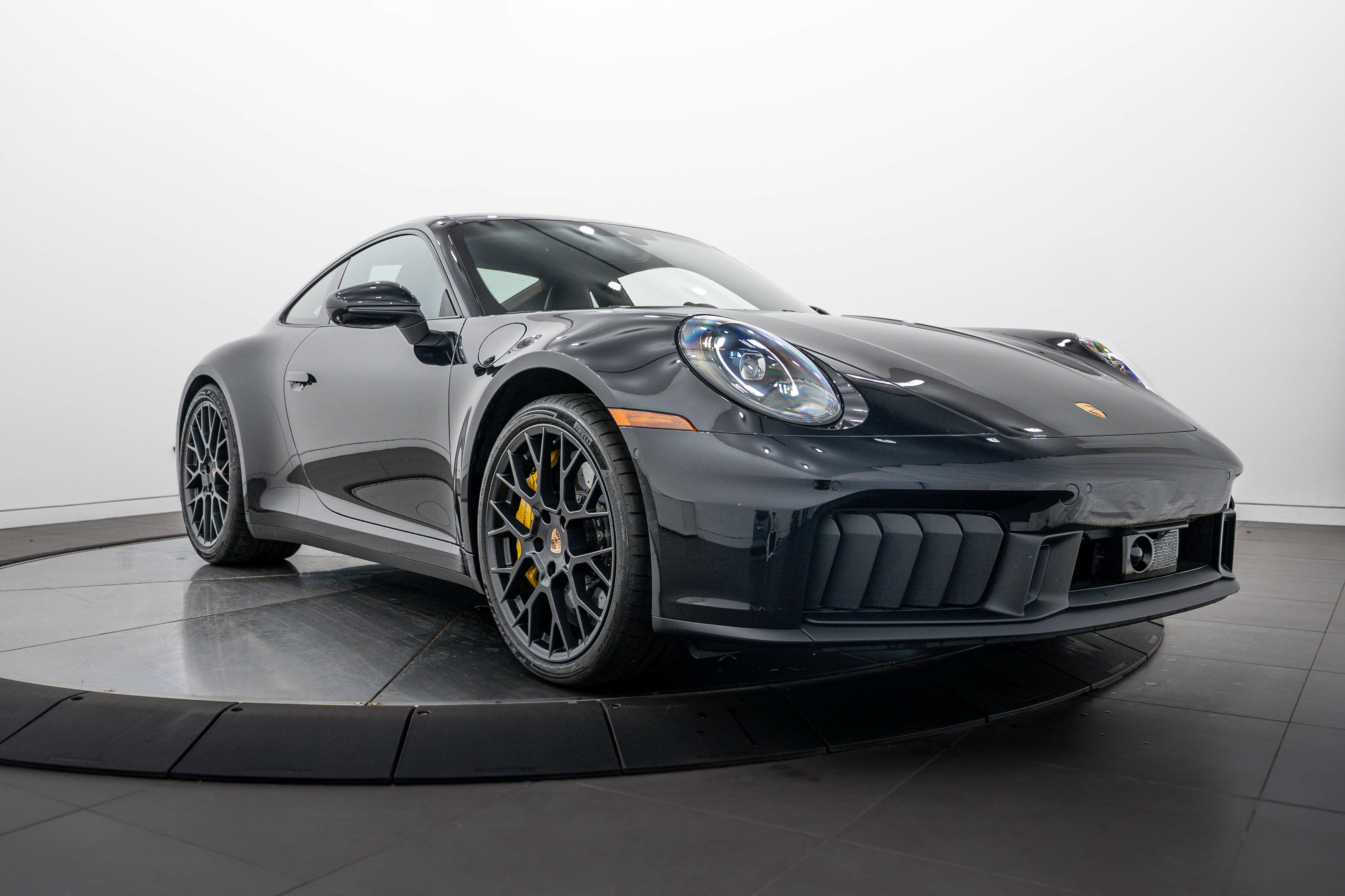 Certified 2025 Porsche 911 Carrera GTS RWD image 9