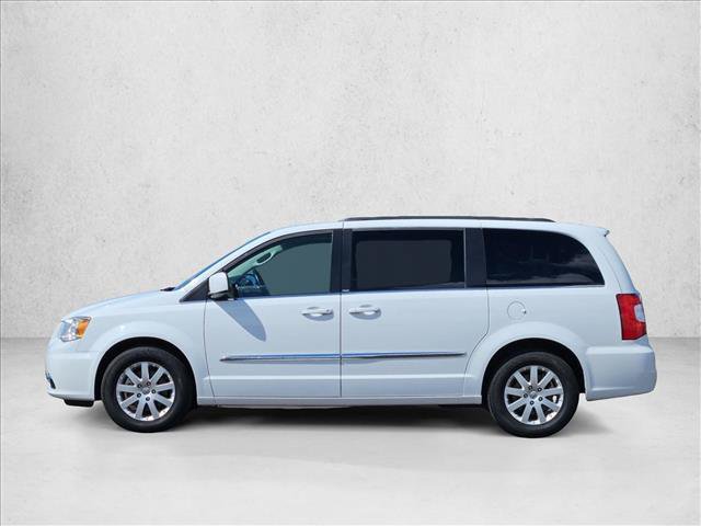 Used 2014 Chrysler Town & Country Touring FWD image 5
