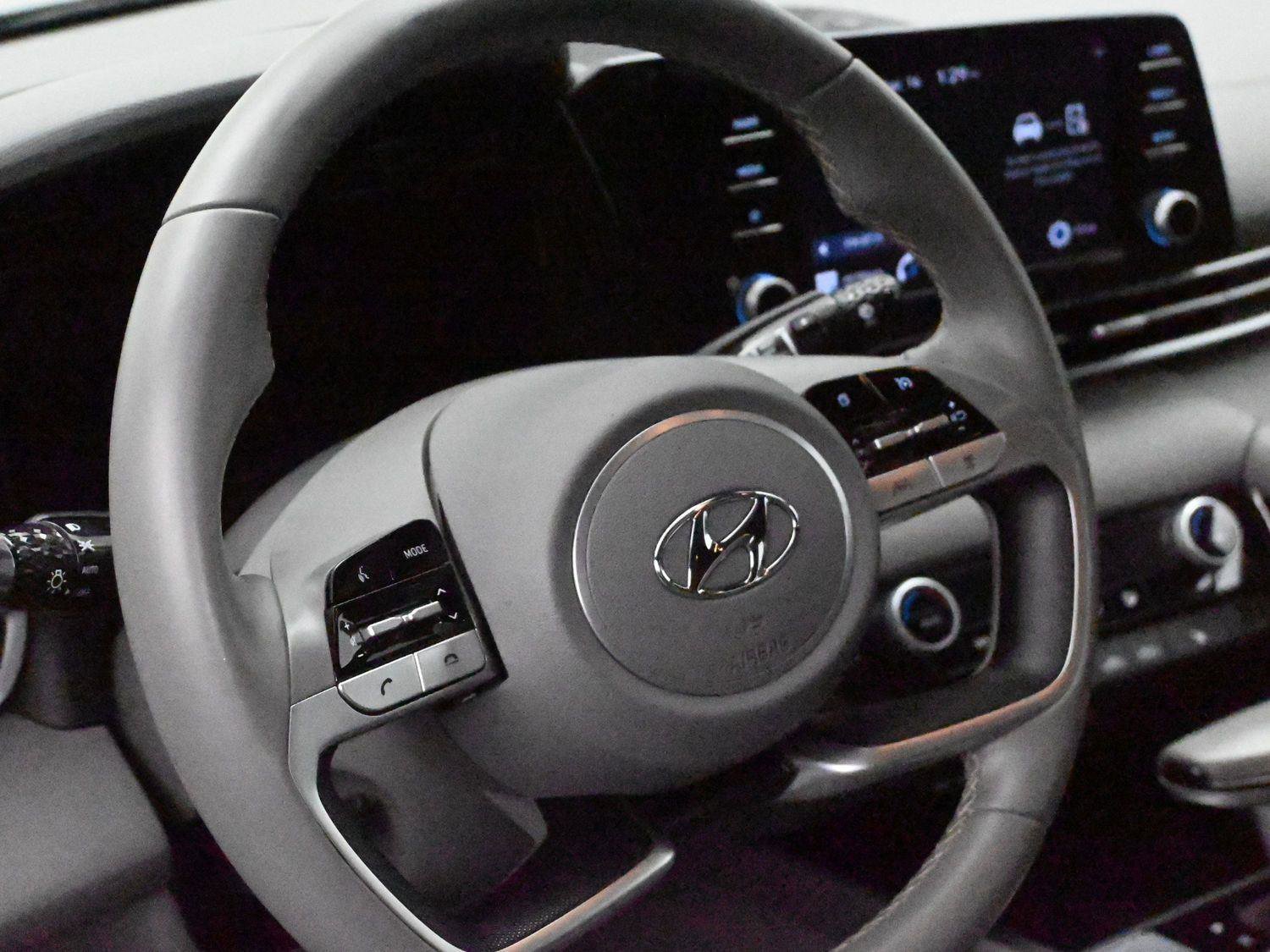 Used 2022 Hyundai Elantra SEL w/ Convenience Package FWD image 8