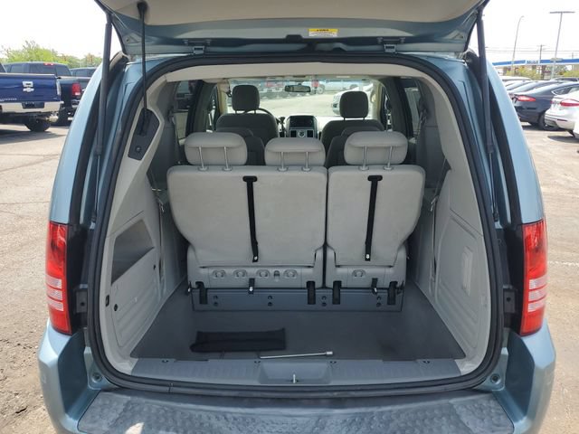 Used 2009 Chrysler Town & Country Touring FWD image 21