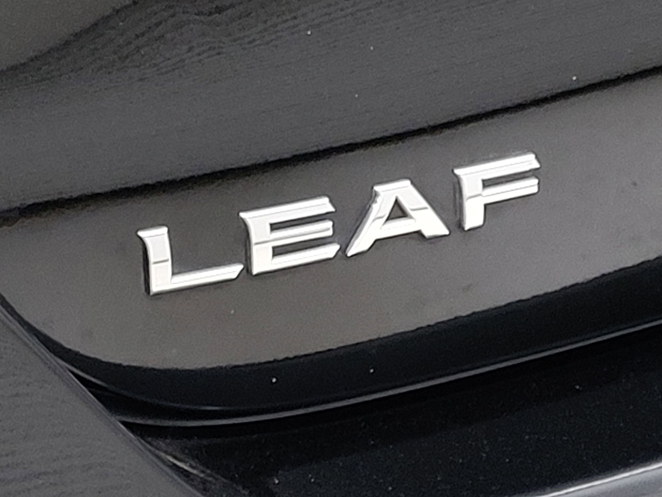 Used 2015 Nissan Leaf SL w/ Premium Package image 11