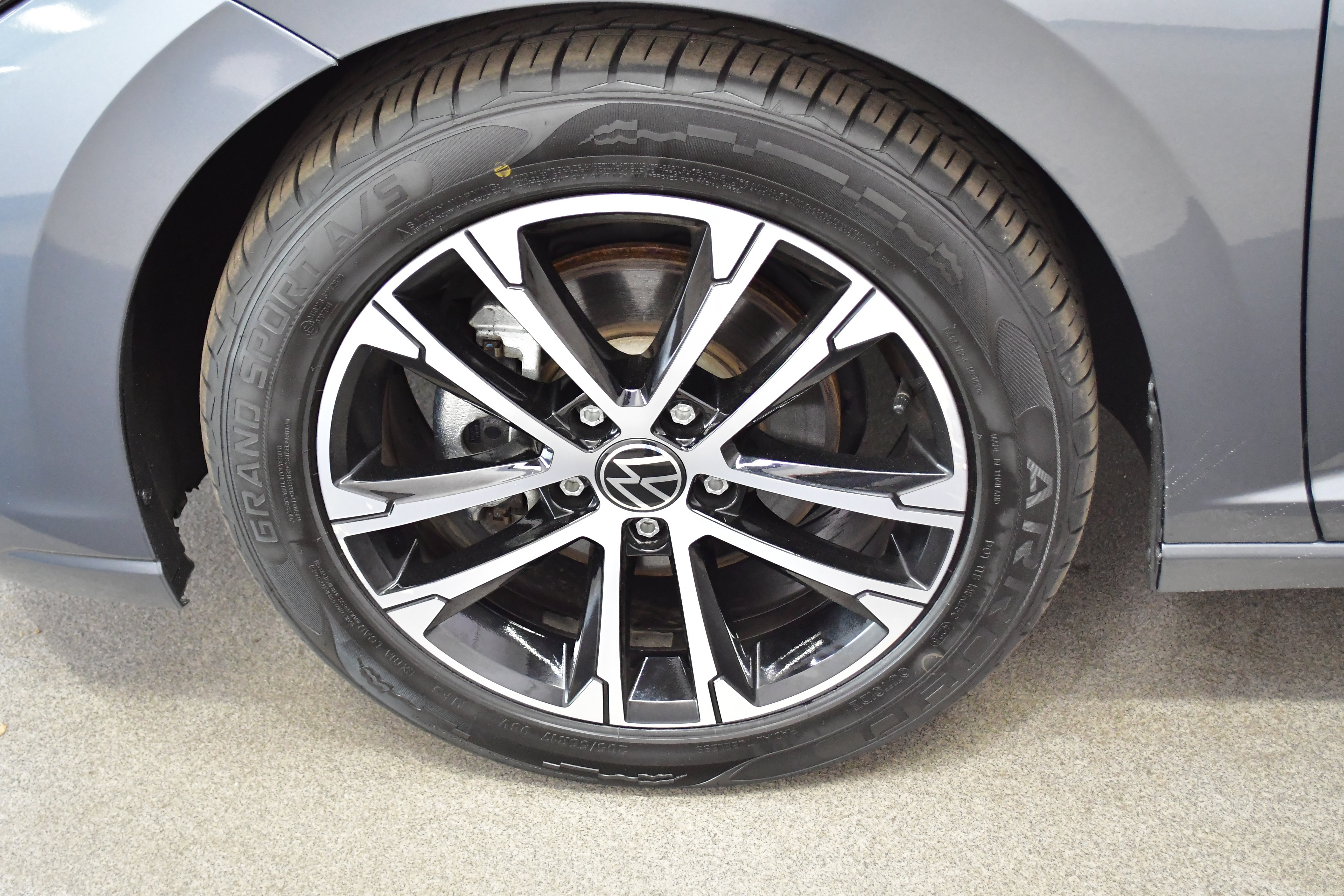 Used 2025 Volkswagen Jetta Sport FWD image 36