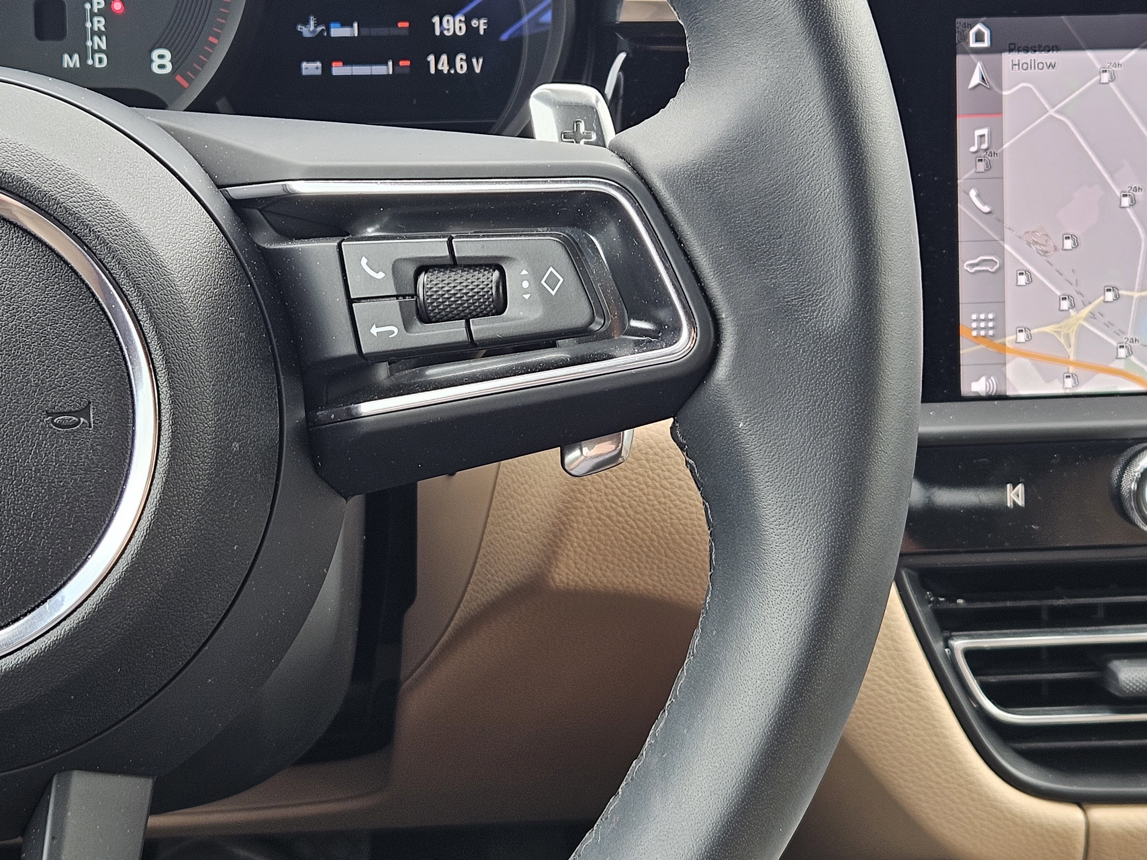 Certified 2025 Porsche Macan image 27