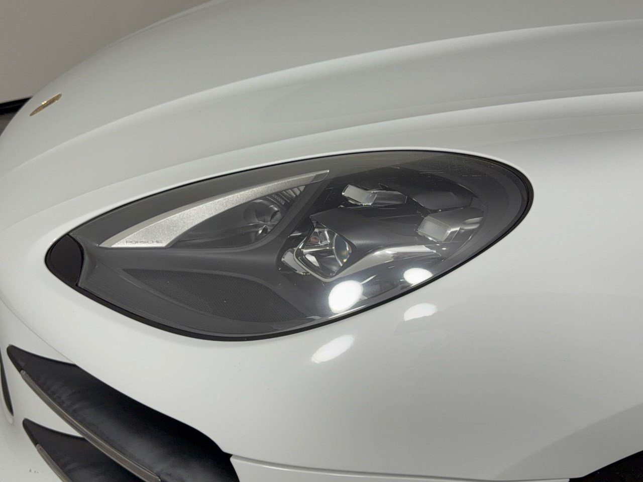 Used 2018 Porsche Macan Turbo AWD/4WD image 12