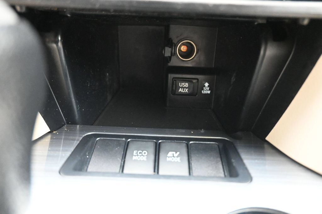 Used 2012 Toyota Camry LE FWD image 18