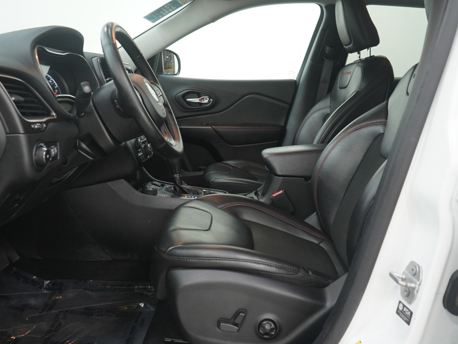 Used 2021 Jeep Cherokee Trailhawk image 23