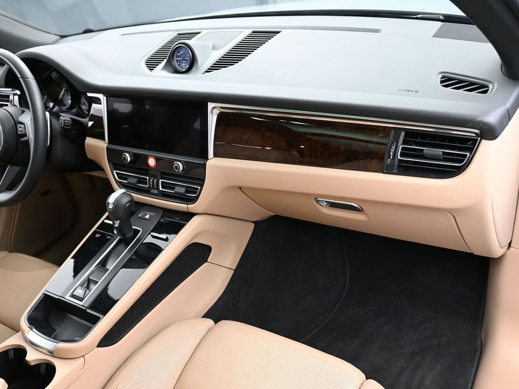 Certified 2022 Porsche Macan image 31