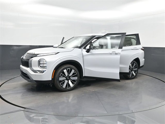 New 2025 Mitsubishi Outlander SE image 35
