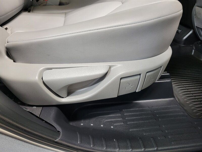 Used 2021 Toyota Highlander XLE AWD/4WD image 50