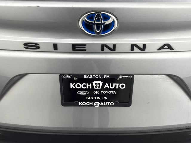 Used 2023 Toyota Sienna LE AWD/4WD image 17