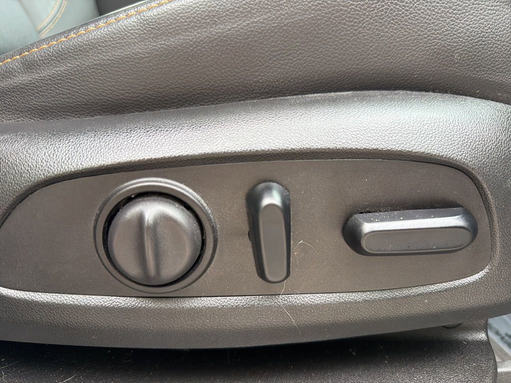 Used 2021 Chevrolet Traverse RS image 32