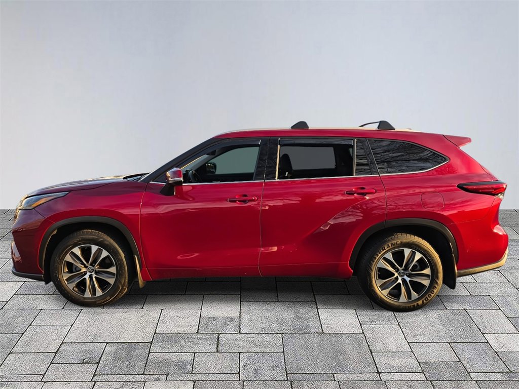 Used 2022 Toyota Highlander XLE image 4