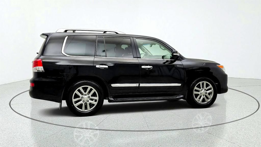Used 2013 Lexus LX 570 4WD w/ Luxury Pkg image 4