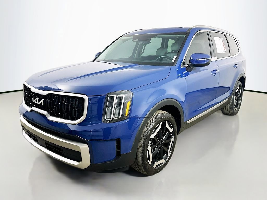 Used 2023 Kia Telluride EX w/ EX Captain's Chair Package video 3
