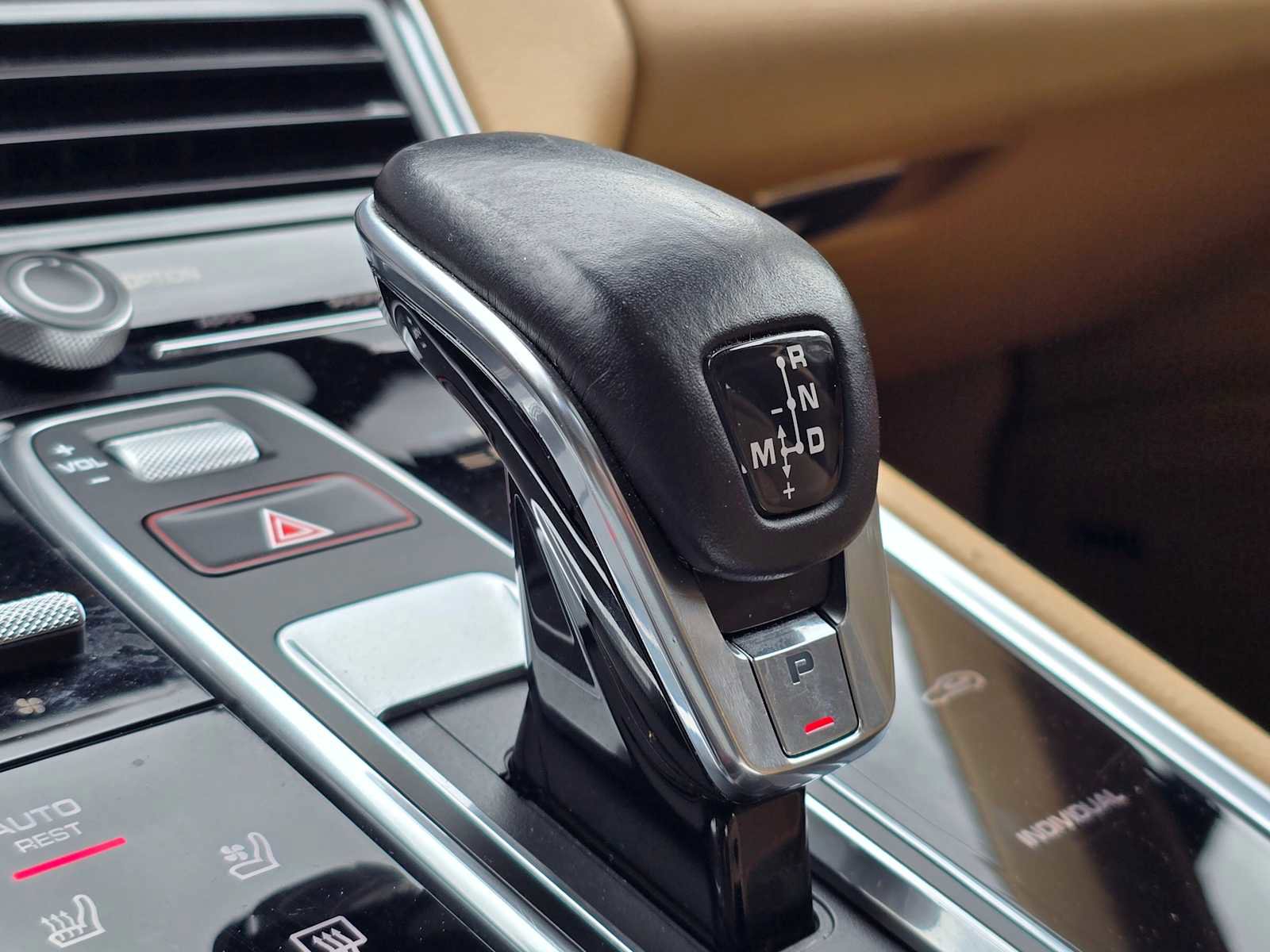 Used 2020 Porsche Panamera 4 AWD/4WD image 36