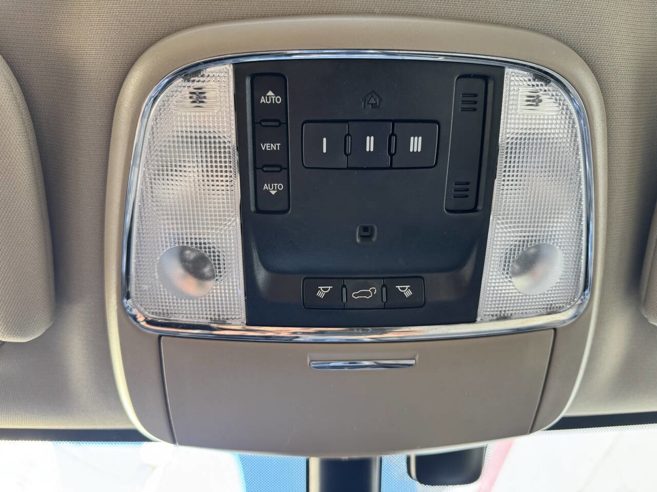 Used 2018 Jeep Grand Cherokee Limited image 36