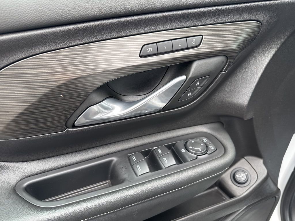 Used 2024 GMC Terrain SLT image 16