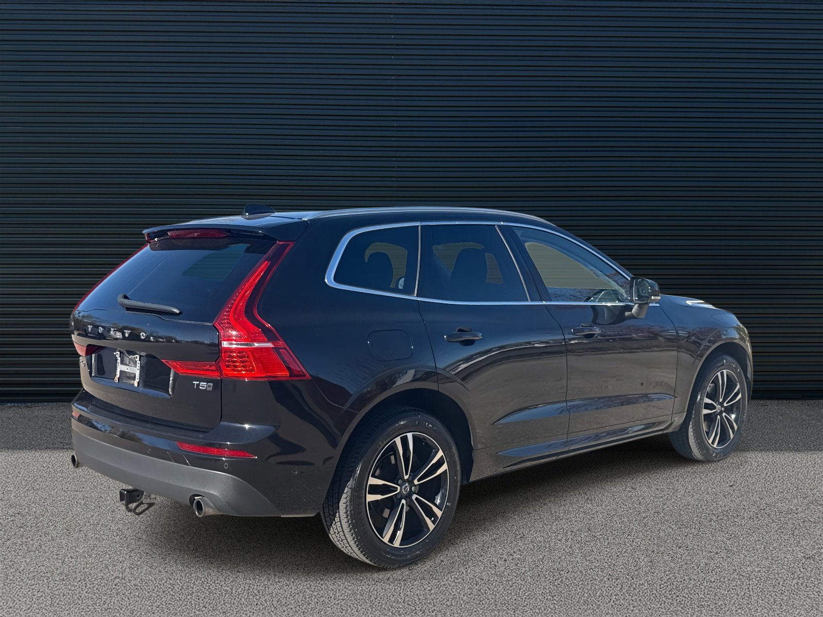 Used 2019 Volvo XC60 T5 Momentum w/ Premium Package image 5
