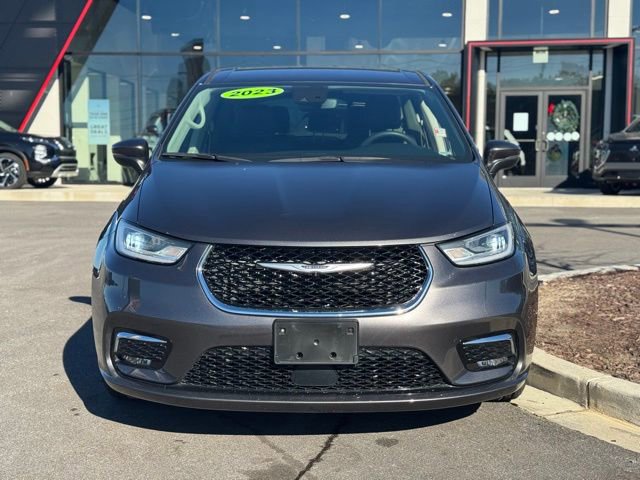 Used 2023 Chrysler Pacifica Touring-L image 6