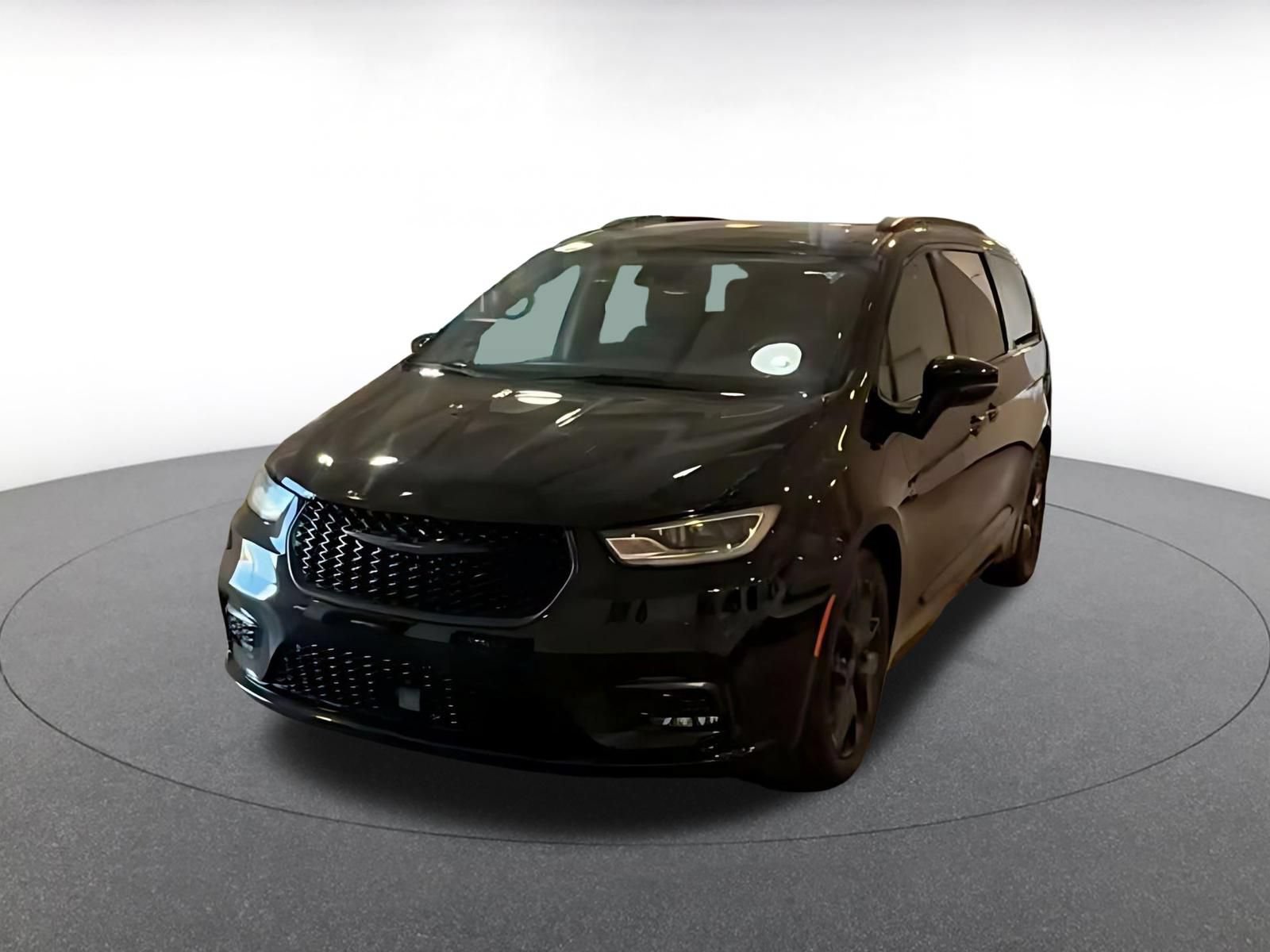 Used 2025 Chrysler Pacifica Limited FWD image 5