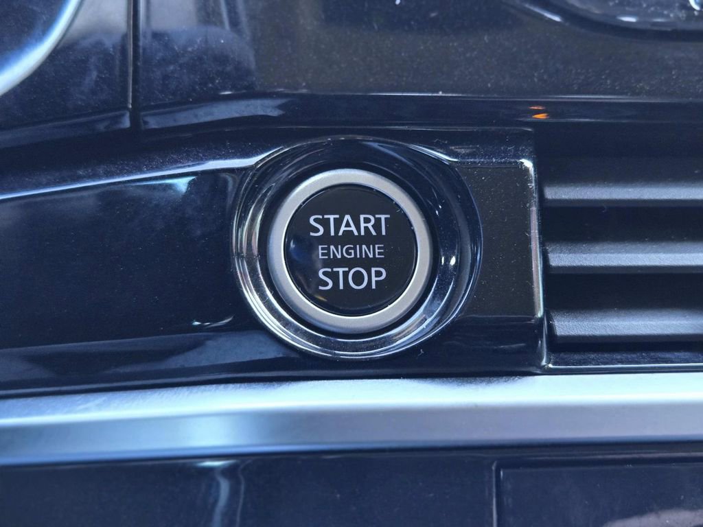 Used 2023 Nissan Pathfinder SL w/ Black Appearance Package image 31