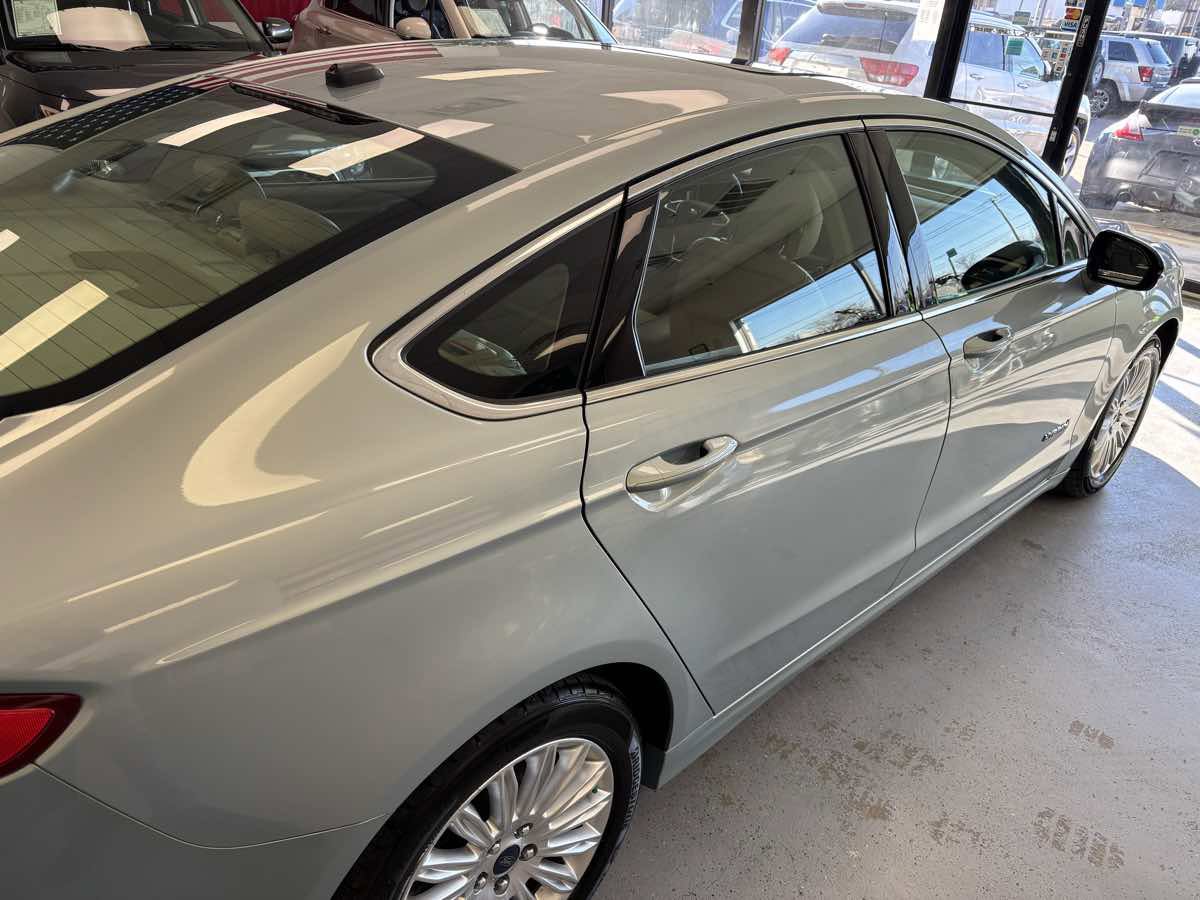 Used 2014 Ford Fusion SE w/ Equipment Group 502A image 12