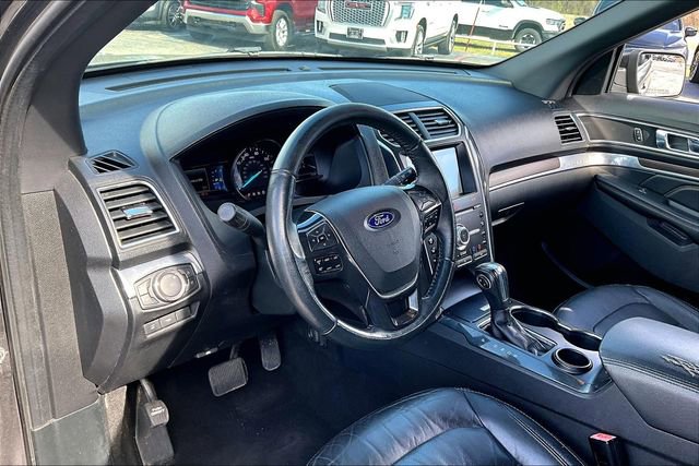 Used 2019 Ford Explorer Limited w/ Class III Trailer Tow Package image 17
