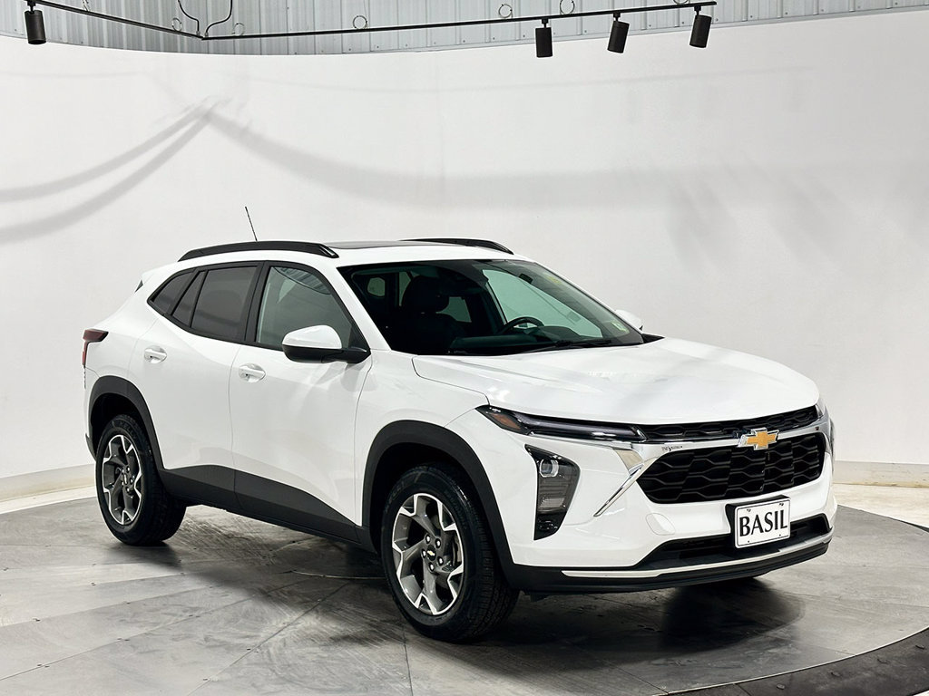 Used 2024 Chevrolet Trax LT w/ Sunroof Package FWD image 37
