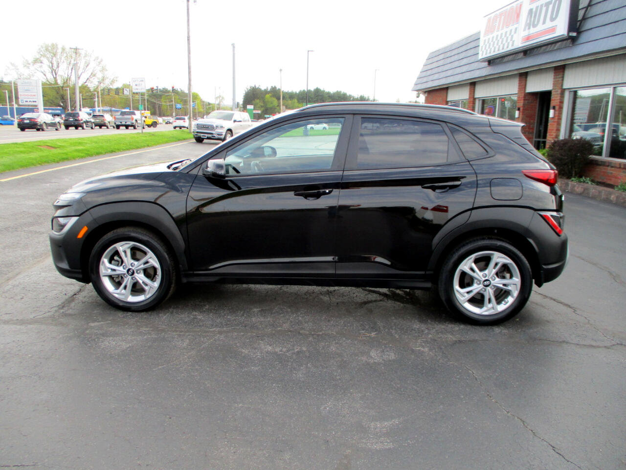 Used 2023 Hyundai Kona SEL image 7