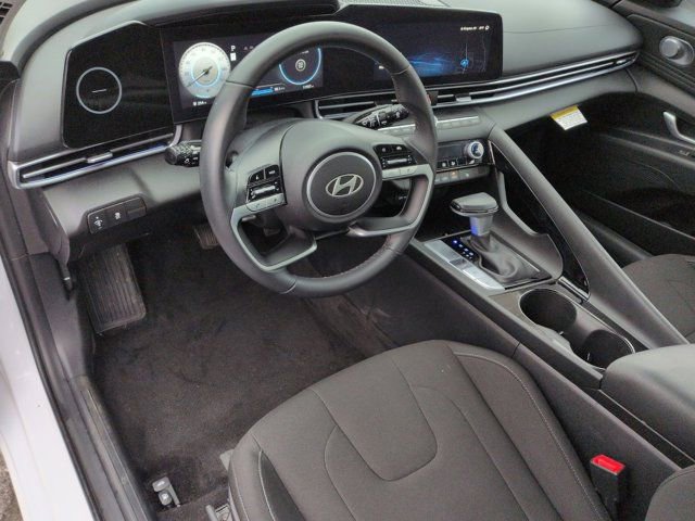 Used 2024 Hyundai Elantra SEL w/ Convenience Package image 13
