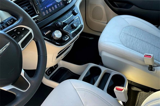 Used 2017 Chrysler Pacifica Touring Plus image 14