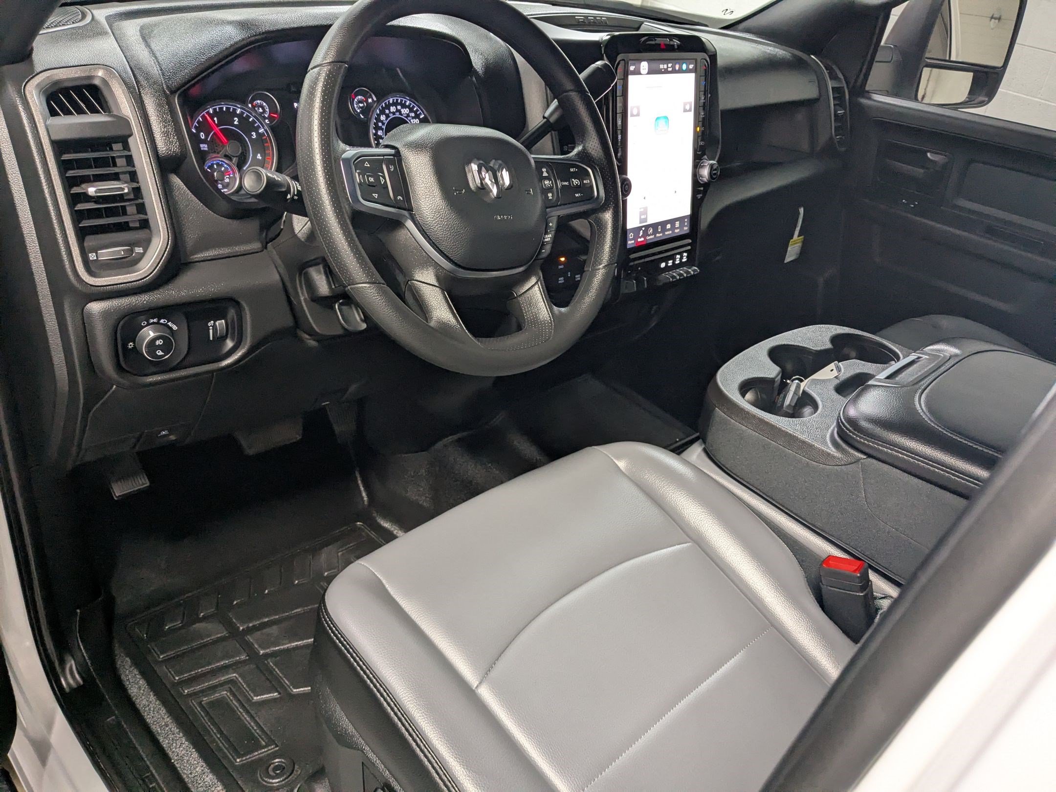 Certified 2026 RAM 3500 Tradesman AWD/4WD image 12