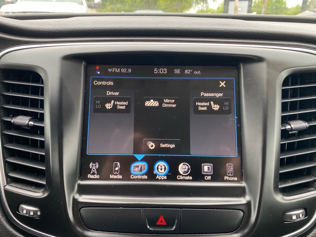 Used 2017 Chrysler 200 Limited Platinum FWD image 21