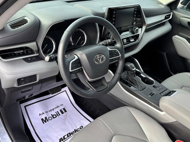 Used 2022 Toyota Highlander XLE image 10