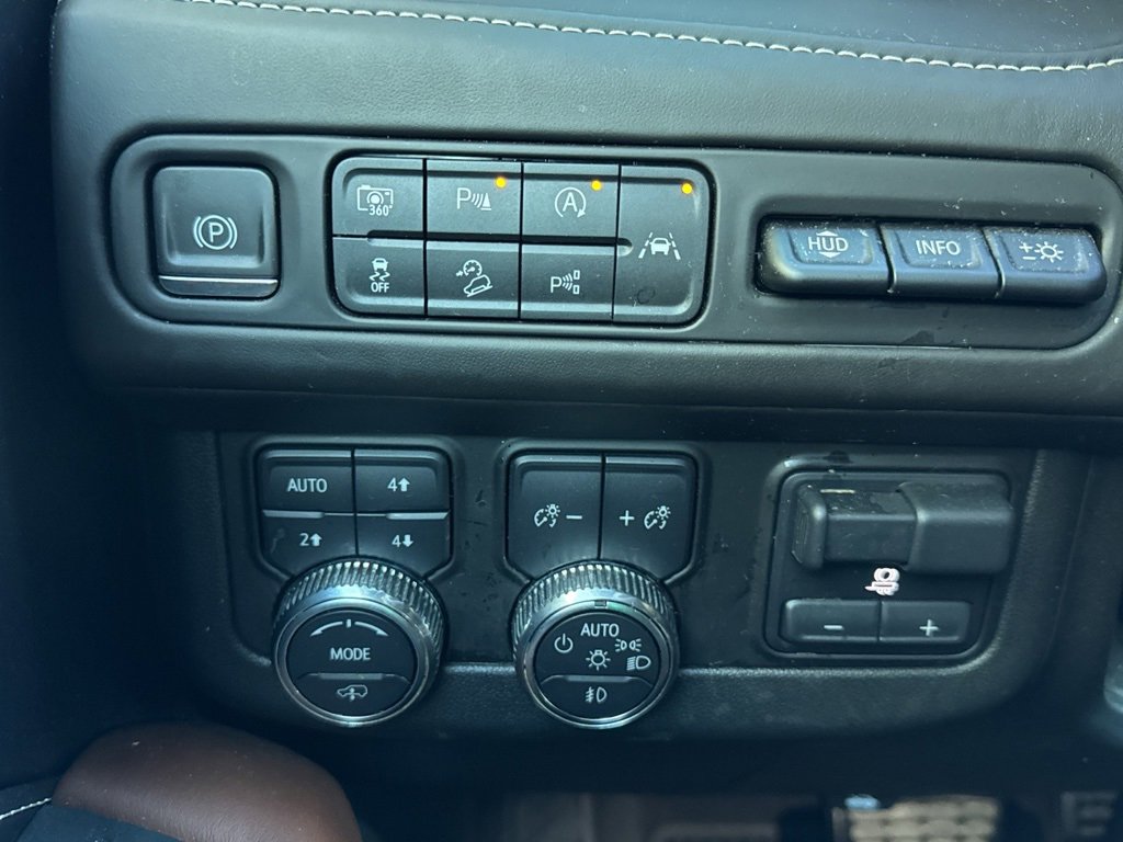 Used 2024 GMC Yukon Denali Ultimate image 10