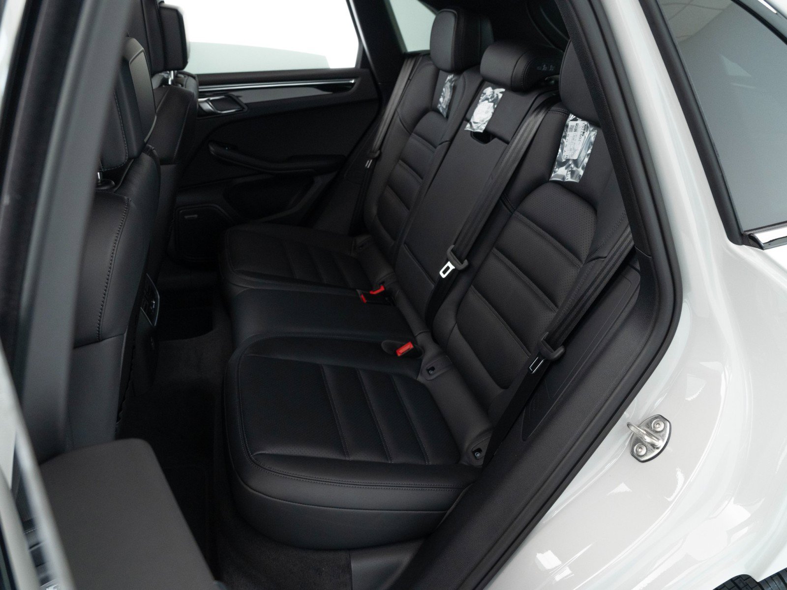 New 2026 Porsche Macan image 33