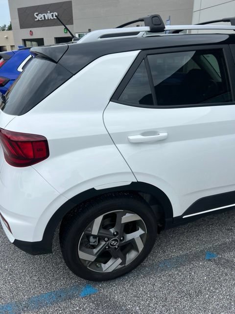 Certified 2024 Hyundai Venue Limited FWD image 7