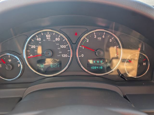 Used 2011 Jeep Liberty Limited w/ Tire & Wheel Group image 11