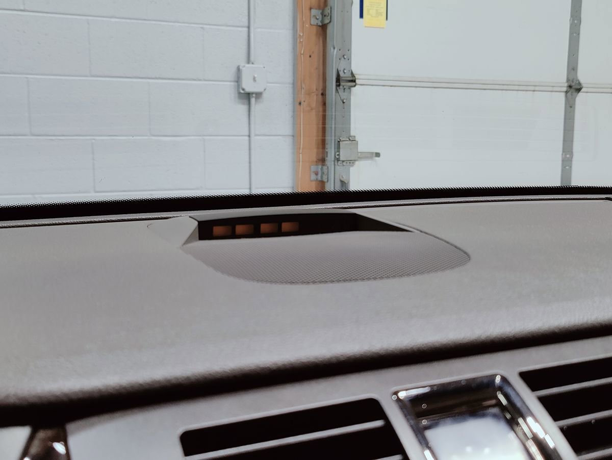 Used 2009 Cadillac DTS w/ Trunk Convenience Package FWD image 39