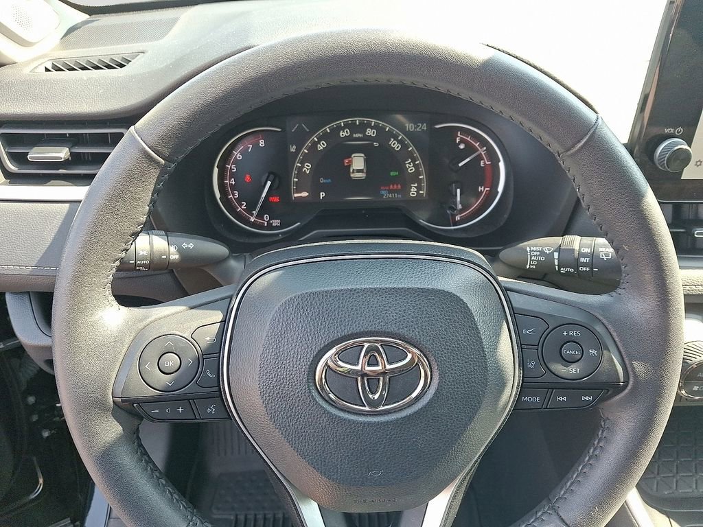 Used 2023 Toyota RAV4 XLE Premium AWD/4WD image 20