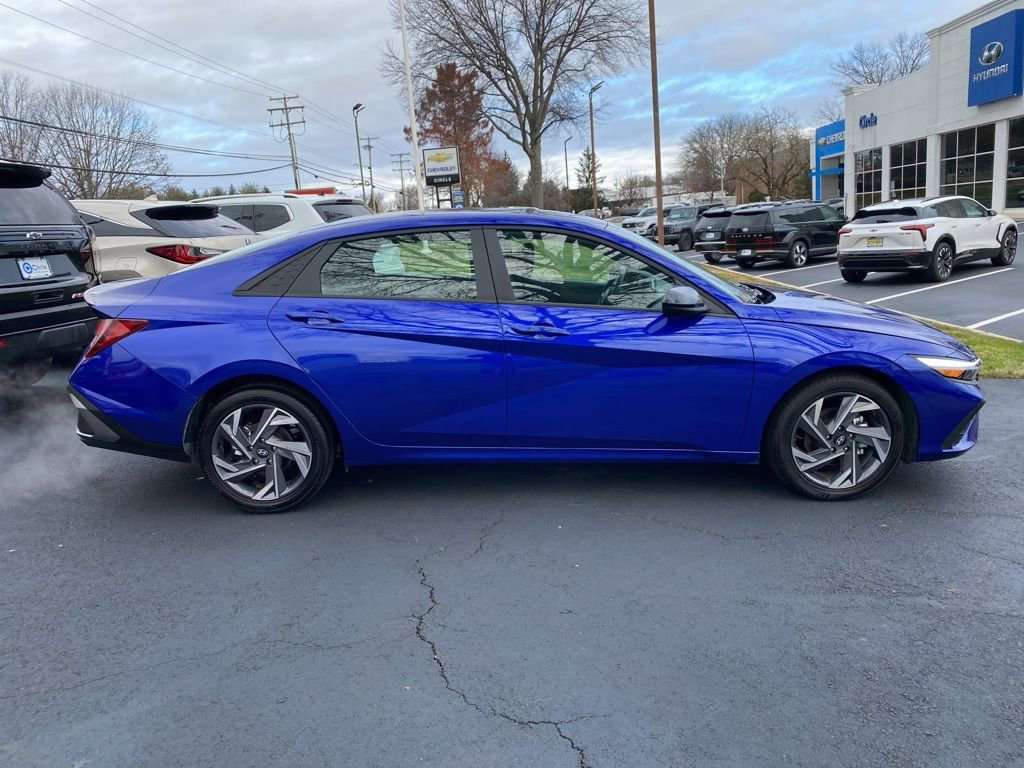 Certified 2025 Hyundai Elantra Sport w/ Cargo Package image 2