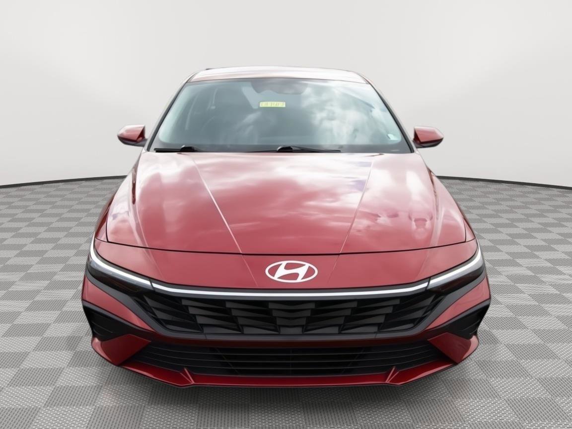 Used 2024 Hyundai Elantra SEL FWD image 2