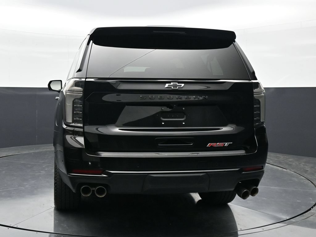 Used 2025 Chevrolet Suburban RST w/ Comfort Package AWD/4WD image 9