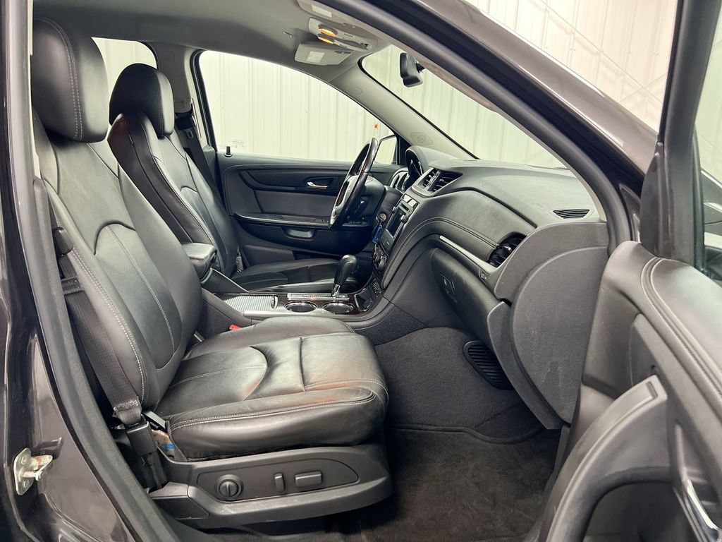 Used 2017 Chevrolet Traverse LT FWD image 21