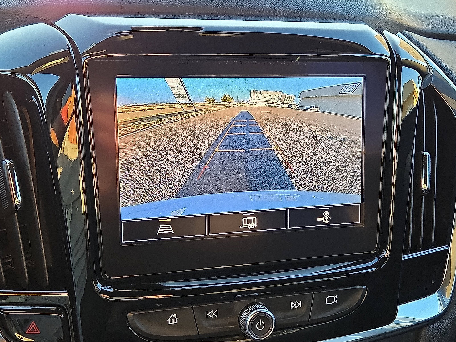 Used 2023 Chevrolet Traverse LT FWD image 29