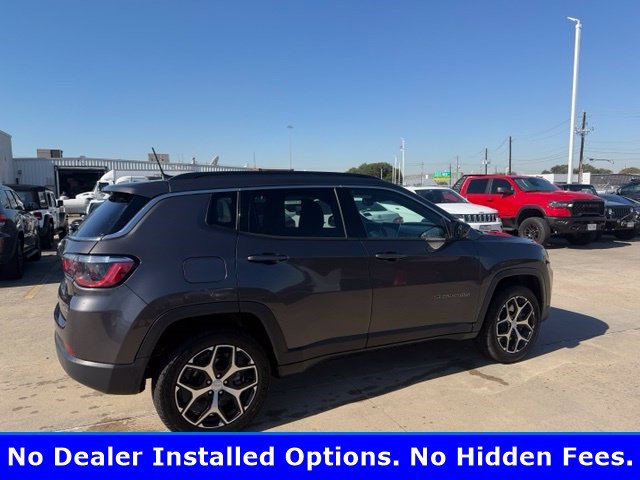 Used 2024 Jeep Compass Latitude AWD/4WD image 3