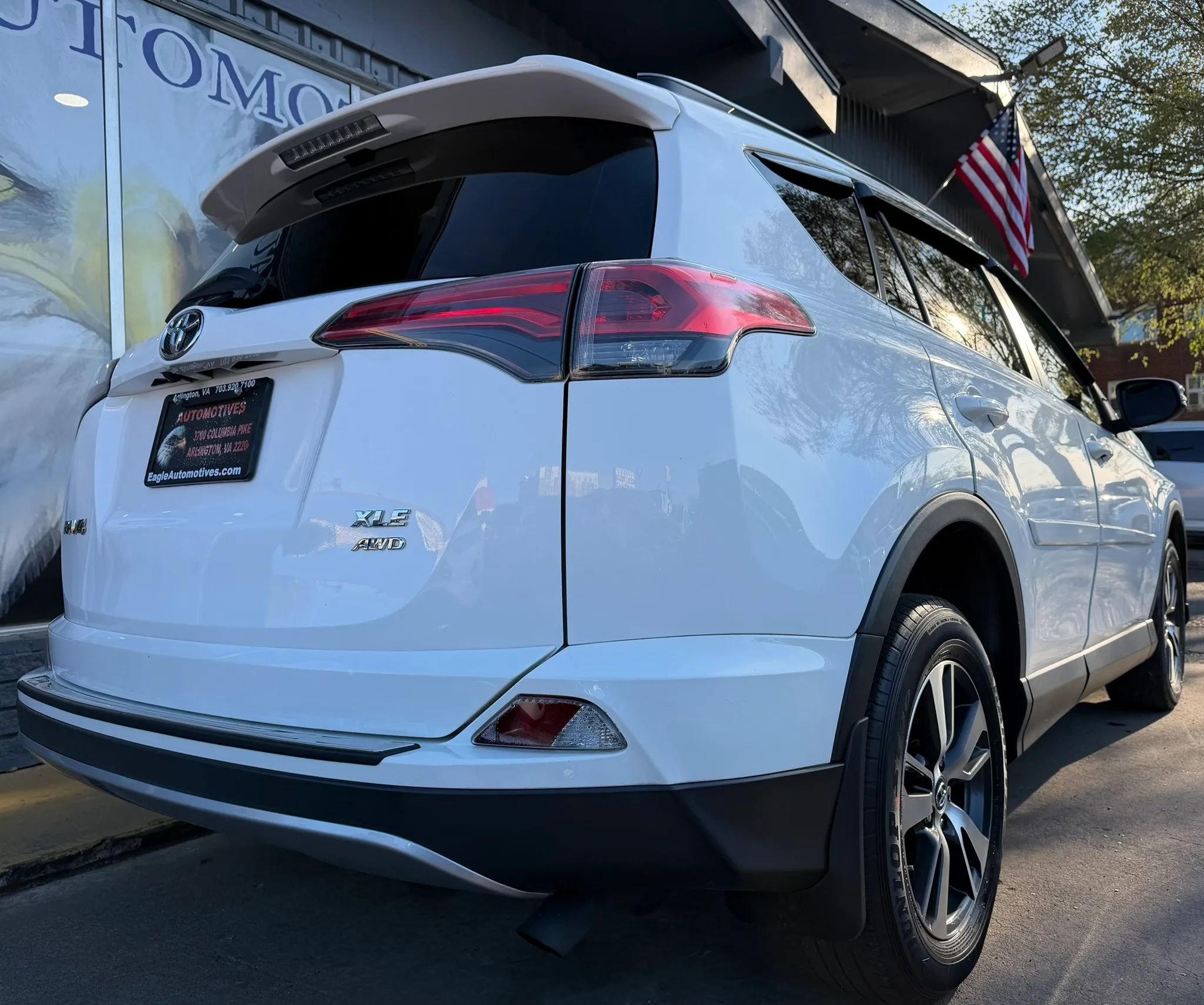 Used 2018 Toyota RAV4 XLE w/ Plus Extra Value Package image 3