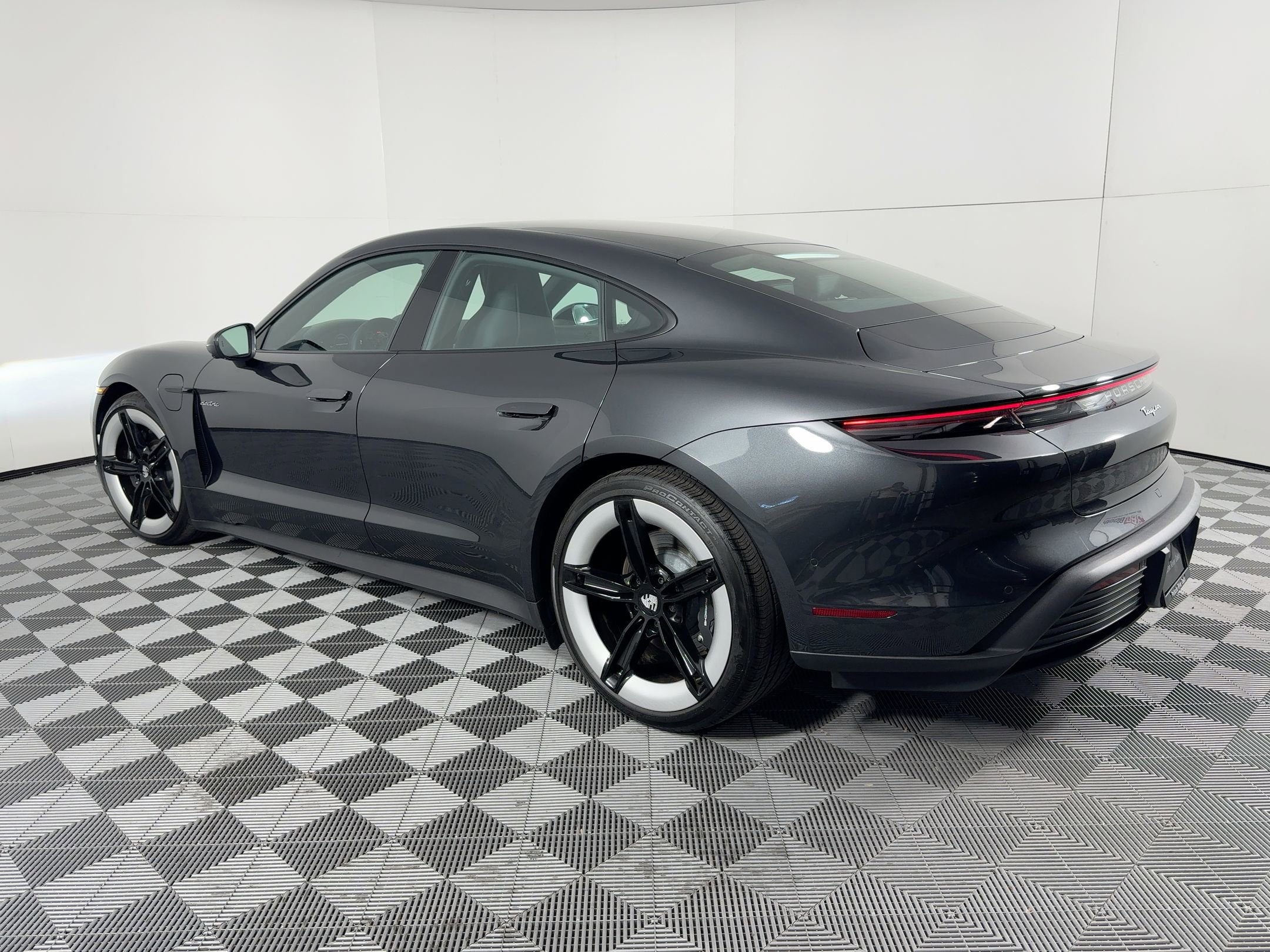 Used 2025 Porsche Taycan RWD image 3