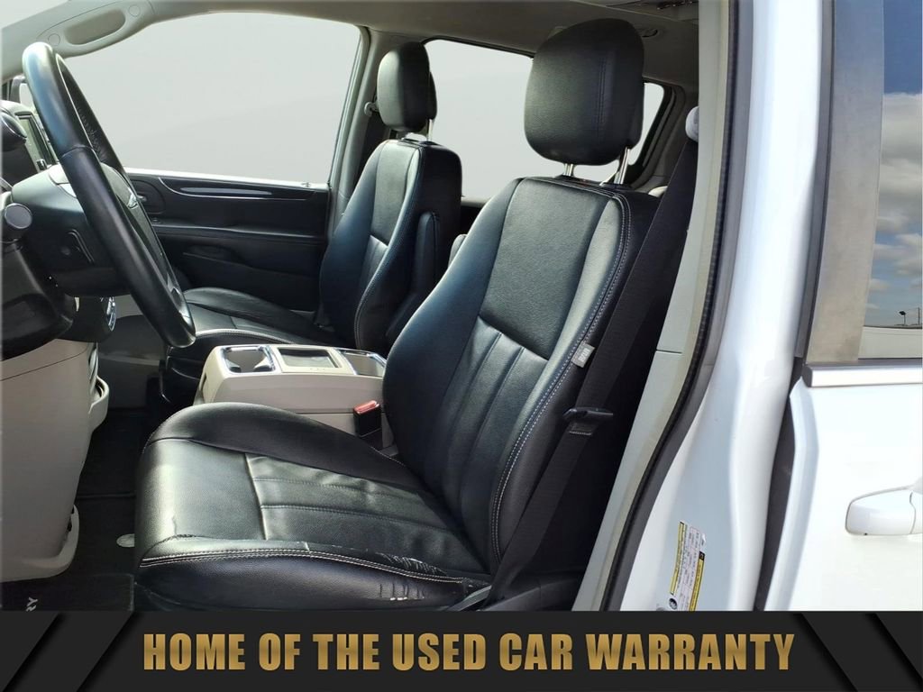 Used 2014 Chrysler Town & Country Touring FWD image 14